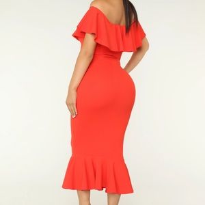 Body-con off shoulder mermaid dress coral